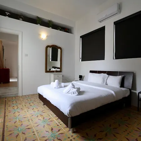 Private Garden T1 Apartment *